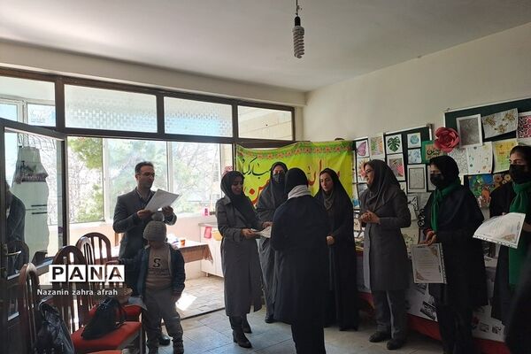 تقدیر از دانش‌آموزان فعال در برپایی مدرسه انقلاب  هنرستان نوین‌آفرین رودهن