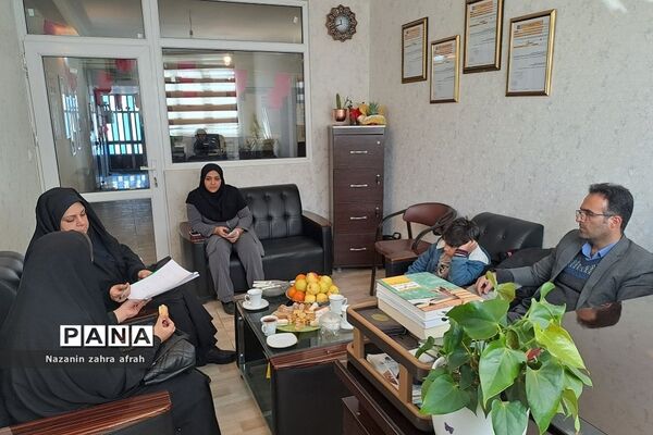 تقدیر از دانش‌آموزان فعال در برپایی مدرسه انقلاب  هنرستان نوین‌آفرین رودهن