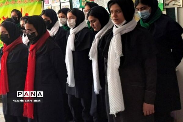 تقدیر از دانش‌آموزان فعال در برپایی مدرسه انقلاب  هنرستان نوین‌آفرین رودهن