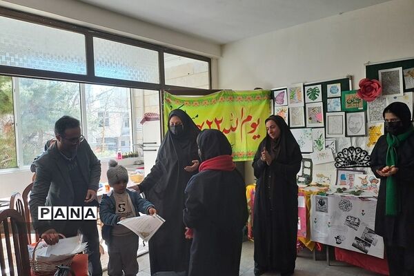 تقدیر از دانش‌آموزان فعال در برپایی مدرسه انقلاب  هنرستان نوین‌آفرین رودهن