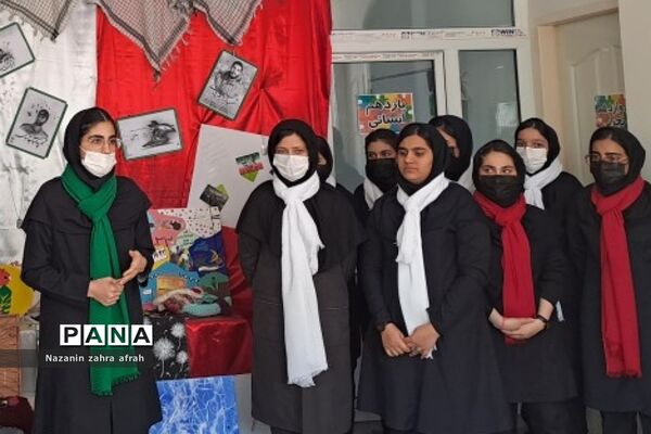 تقدیر از دانش‌آموزان فعال در برپایی مدرسه انقلاب  هنرستان نوین‌آفرین رودهن