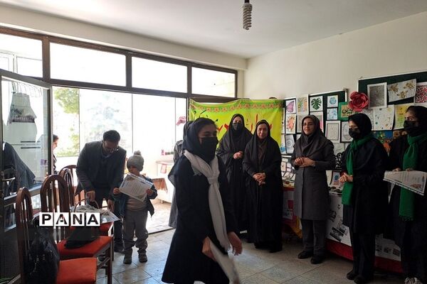 تقدیر از دانش‌آموزان فعال در برپایی مدرسه انقلاب  هنرستان نوین‌آفرین رودهن