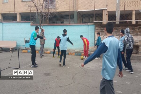 برگزاری مسابقات فوتبال در مدرسه خوارزمی ملارد