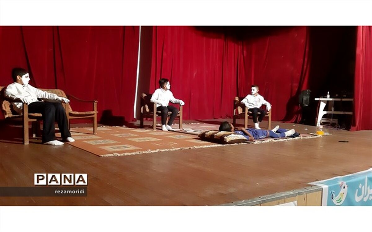 رتبه اول کشوری جشنواره ملی تئاتر درسی به نمایشی از بندرعباس رسید