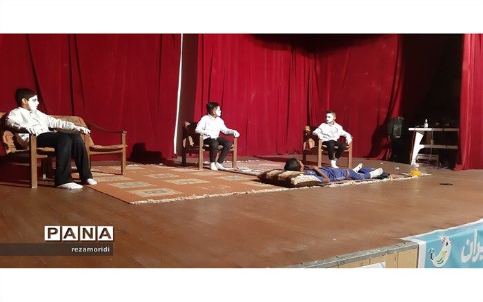 رتبه اول کشوری جشنواره ملی تئاتر درسی به نمایشی از بندرعباس رسید