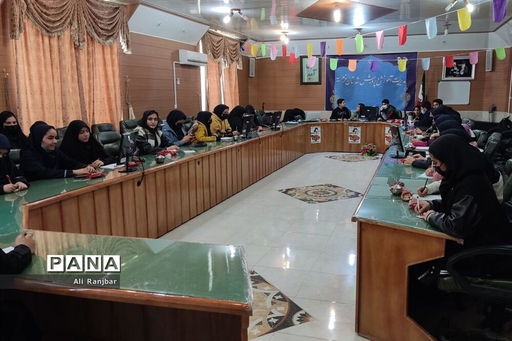 دوره آموزشی خبرنگار دانش‌آموزان پانا در خرم‌بید