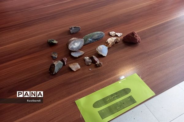 برگزاری نمایشگاه نمادین آثار باستانی در دبیرستان فرهنگ عرفان منطقه ۱۳