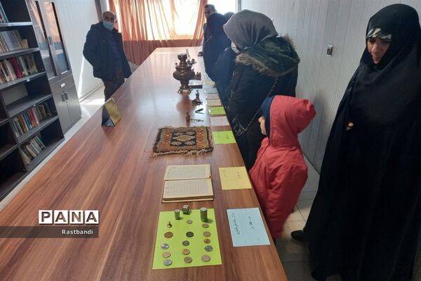 برگزاری نمایشگاه نمادین آثار باستانی در دبیرستان فرهنگ عرفان منطقه ۱۳