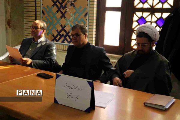 میز خدمت  آموزشی و پرورش آذربایجان شرقی در نماز جمعه