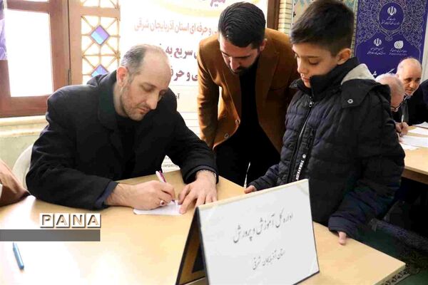 میز خدمت  آموزشی و پرورش آذربایجان شرقی در نماز جمعه