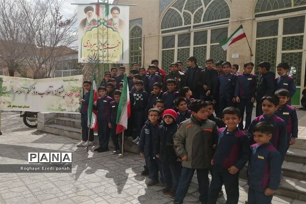 شرکت دانش‌آموزان دبستان قرآنی شهید محمد منتظرقائم خاتم در نماز جمعه
