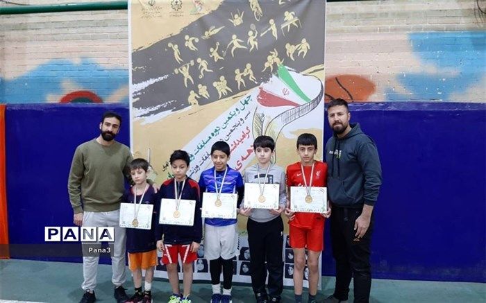 دانش‌آموزان تیم بدمینتون منطقه ۳  به مقام قهرمانی رسیدند