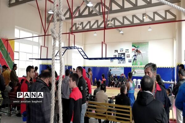 مسابقات کشتی آزاد و فرنگی دانش‌آموزی ناحیه 4 شیراز در رده سنی نونهالان