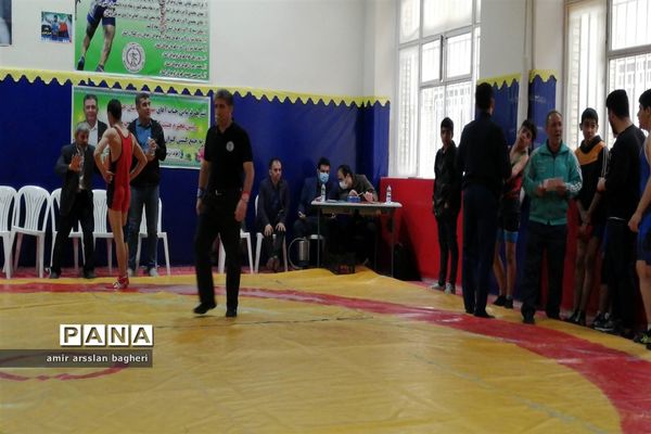 مسابقات کشتی آزاد و فرنگی دانش‌آموزی ناحیه 4 شیراز در رده سنی نونهالان