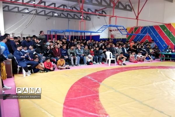 مسابقات کشتی آزاد و فرنگی دانش‌آموزی ناحیه 4 شیراز در رده سنی نونهالان