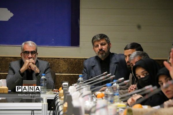 نشست صمیمانه وزیر آموزش و پرورش با خانواده‌های دانش‌آموزان آسیب دیده در قم