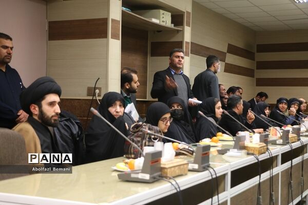 نشست صمیمانه وزیر آموزش و پرورش با خانواده‌های دانش‌آموزان آسیب دیده در قم