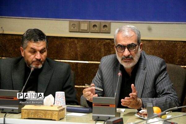 نشست صمیمانه وزیر آموزش و پرورش با خانواده‌های دانش‌آموزان آسیب دیده در قم