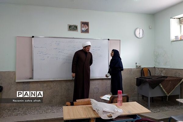 برگزاری کلاس‌های جهادتبیین در دبیرستان آزاده رودهن
