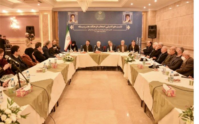 نشست هم‌اندیشی اصحاب فرهنگ، هنر و رسانه برگزار شد