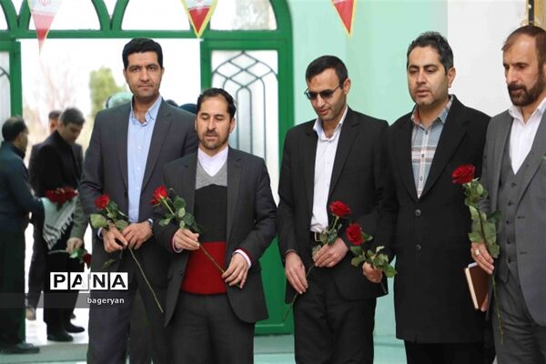 عطرافشانی و گلباران مزار شهید گمنام دانشگاه بیرجند