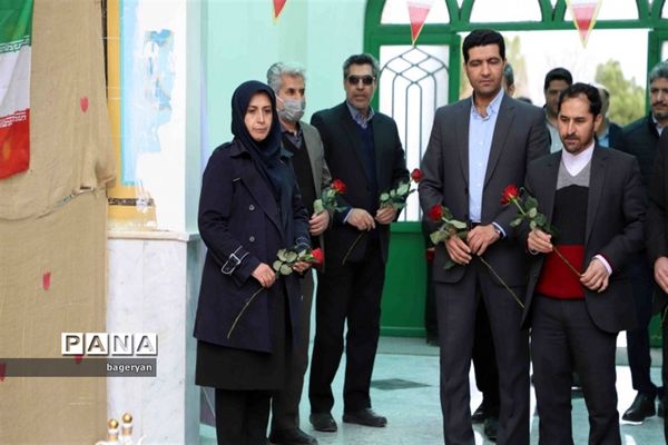 عطرافشانی و گلباران مزار شهید گمنام دانشگاه بیرجند