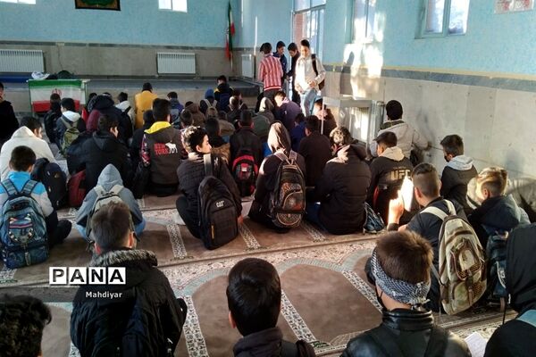 برگزاری زیارت عاشورا در مدرسه شهید علی تات شهر جوادآباد