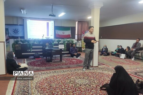 برگزاری جلسات آموزش خانواده در مدارس رودهن