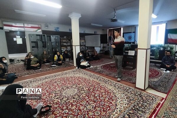 برگزاری جلسات آموزش خانواده در مدارس رودهن