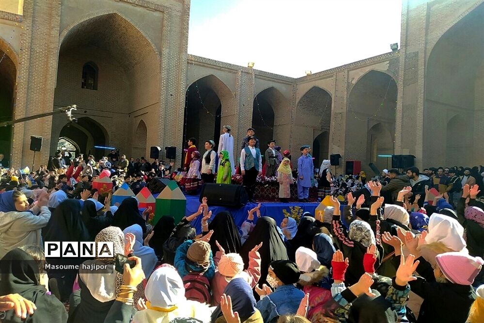 برگزاری جشن عزیزم حسین در ورامین با حضور دانش‌آموزان جوادآباد