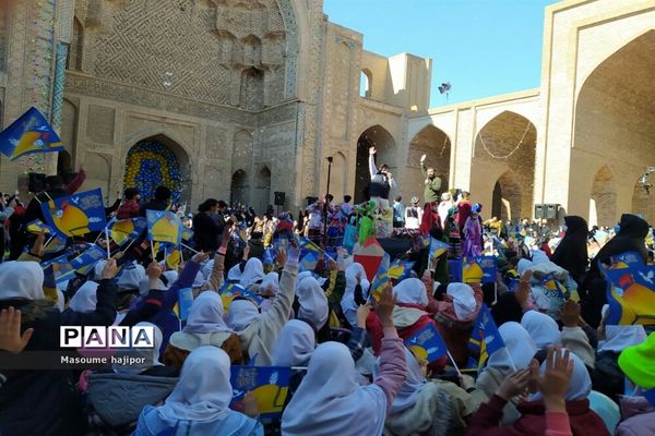 برگزاری جشن عزیزم حسین در ورامین با حضور دانش‌آموزان جوادآباد