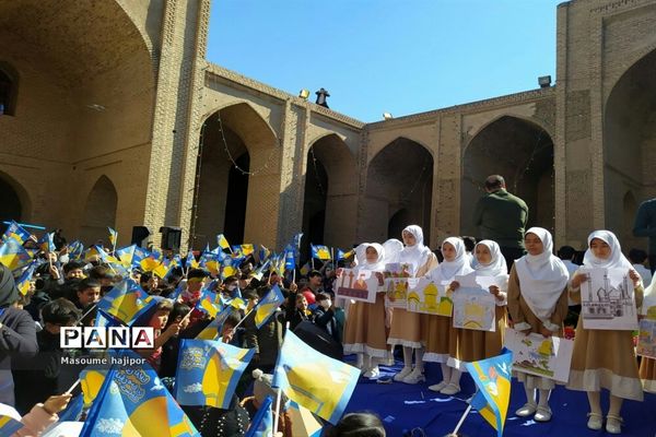 برگزاری جشن عزیزم حسین در ورامین با حضور دانش‌آموزان جوادآباد