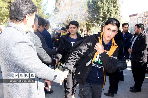 مراسم بدرقه کاروان زیارت اولی‌های دانش‌آموزی مشهد الرضا(ع)