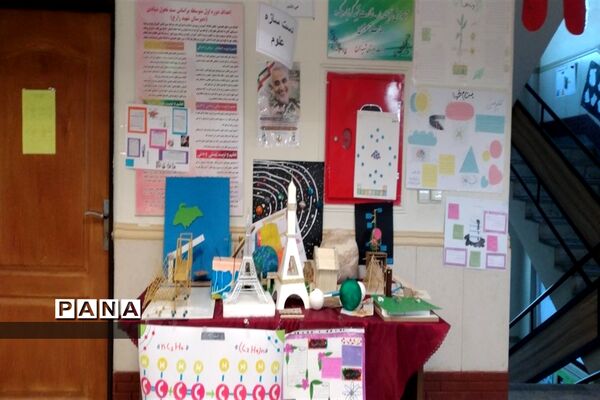برگزاری نمایشگاه دست سازه های  دانش‌آموزان دبیرستان شهید زارع ناحیه 3 کرج