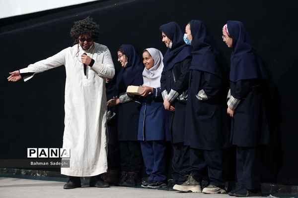 مراسم رونمایی از 10 مستند تلویزیونی خیرین مدرسه ساز شهر تهران