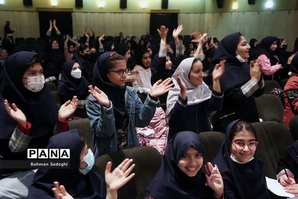 مراسم رونمایی از 10 مستند تلویزیونی خیرین مدرسه ساز شهر تهران