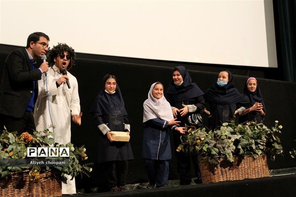 اکران ۱۰ مستند تلویزیونی خیرین مدرسه ساز شهر تهران