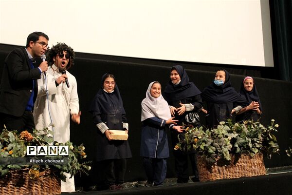 اکران ۱۰ مستند تلویزیونی خیرین مدرسه ساز شهر تهران