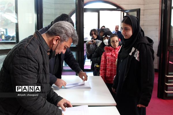 اکران ۱۰ مستند تلویزیونی خیرین مدرسه ساز شهر تهران