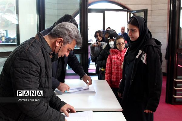 اکران ۱۰ مستند تلویزیونی خیرین مدرسه ساز شهر تهران