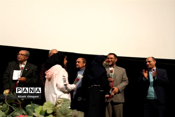 اکران ۱۰ مستند تلویزیونی خیرین مدرسه ساز شهر تهران