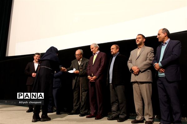 اکران ۱۰ مستند تلویزیونی خیرین مدرسه ساز شهر تهران