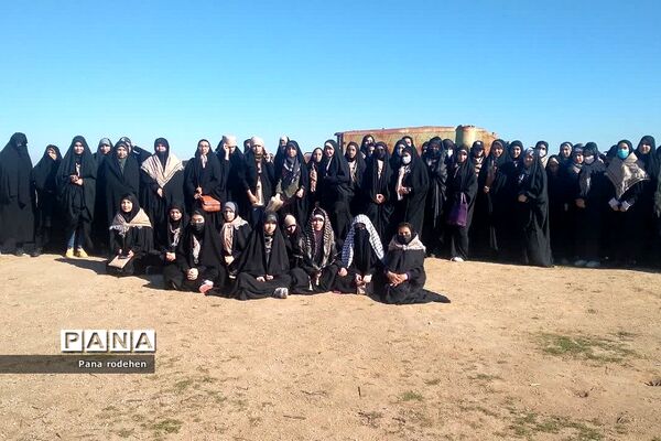 بازدید کاروان دختران دانش‌آموز از فتح‌المبین در اردوی راهیان نور