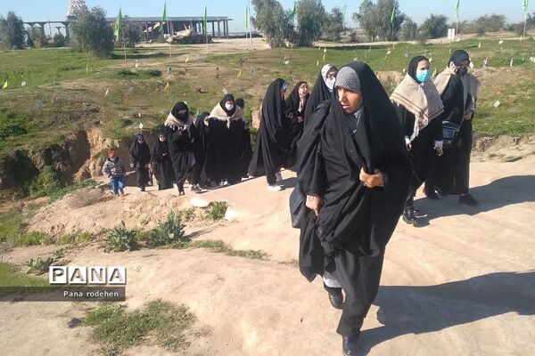 بازدید کاروان دختران دانش‌آموز از فتح‌المبین در اردوی راهیان نور