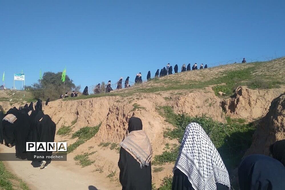 بازدید کاروان دختران دانش‌آموز از فتح‌المبین در اردوی راهیان نور
