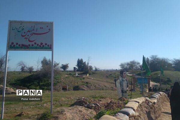 بازدید کاروان دختران دانش‌آموز از فتح‌المبین در اردوی راهیان نور