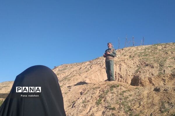 بازدید کاروان دختران دانش‌آموز از فتح‌المبین در اردوی راهیان نور