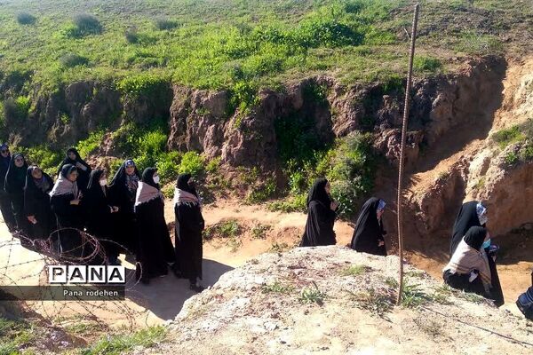 بازدید کاروان دختران دانش‌آموز از فتح‌المبین در اردوی راهیان نور