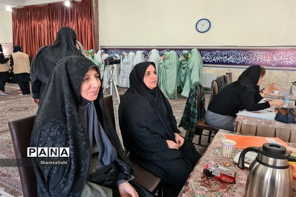 حضور دانش‌آموزان دختر متوسطه منطقه ۱۳ در مسابقات سرود دانش‌آموزی