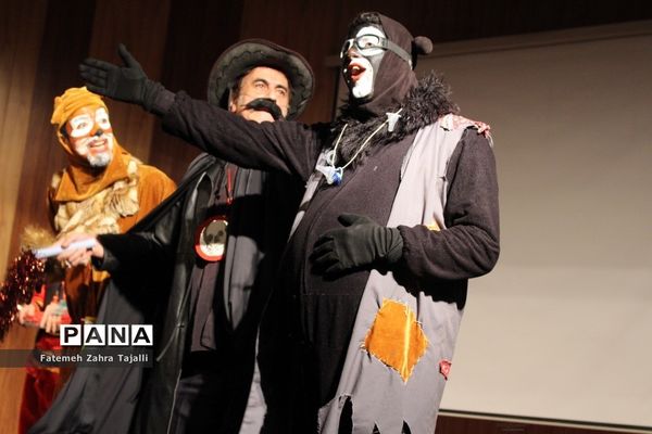 نمایش موزیکال و شاد شهر عروسک‌ها